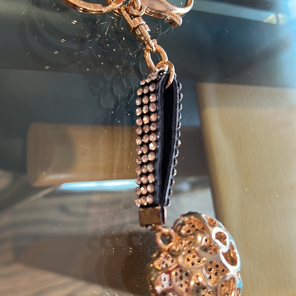 Gold Heart w/Crystals Keychain - Picture 6 of 6